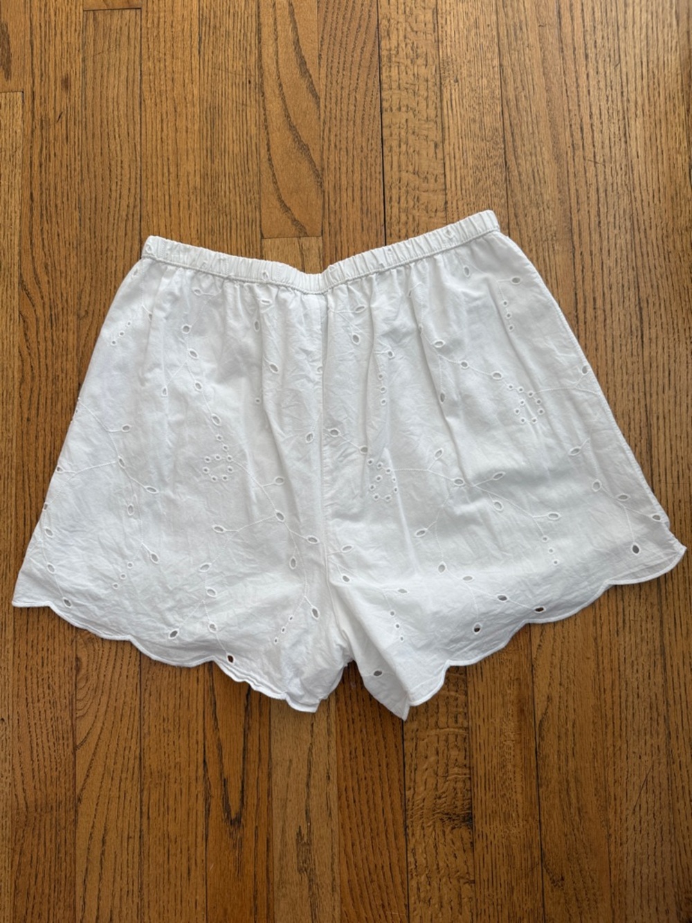 a new day White Eyelet Scalloped Hem High-Waist Shorts size small - Picture 4 of 4